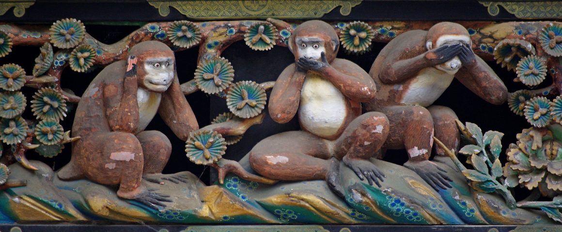 Die berühmten drei Affen von Nikkō: nichts (Böses) sehen, nichts (Böses) hören, nichts (Böses) reden