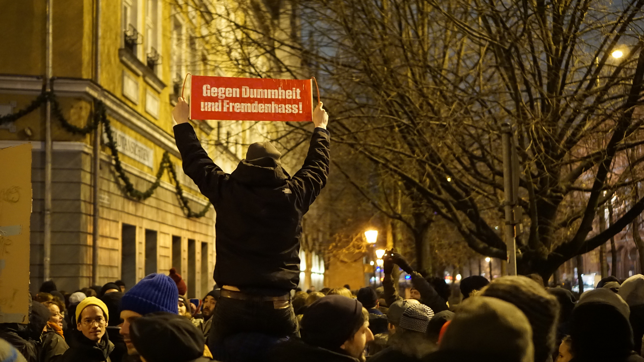 Fremdehass und Dummheit. Die Brüder und Schwestern der AfD