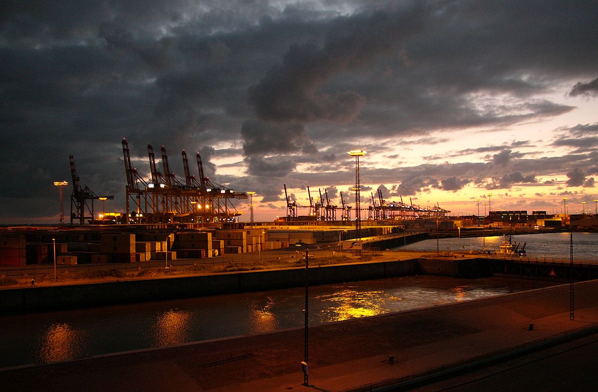 Dunkle Wolken am Wirtschaftshimmel