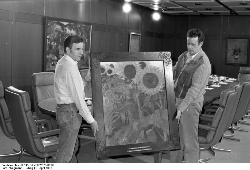 Emil Noldes Bild "Hohe Sonnenblumen" wurde als Leihgabe der Bayerischen Staatsgemäldesammlungen Bundeskanzler Helmut Schmidt zur Verfügung gestellt