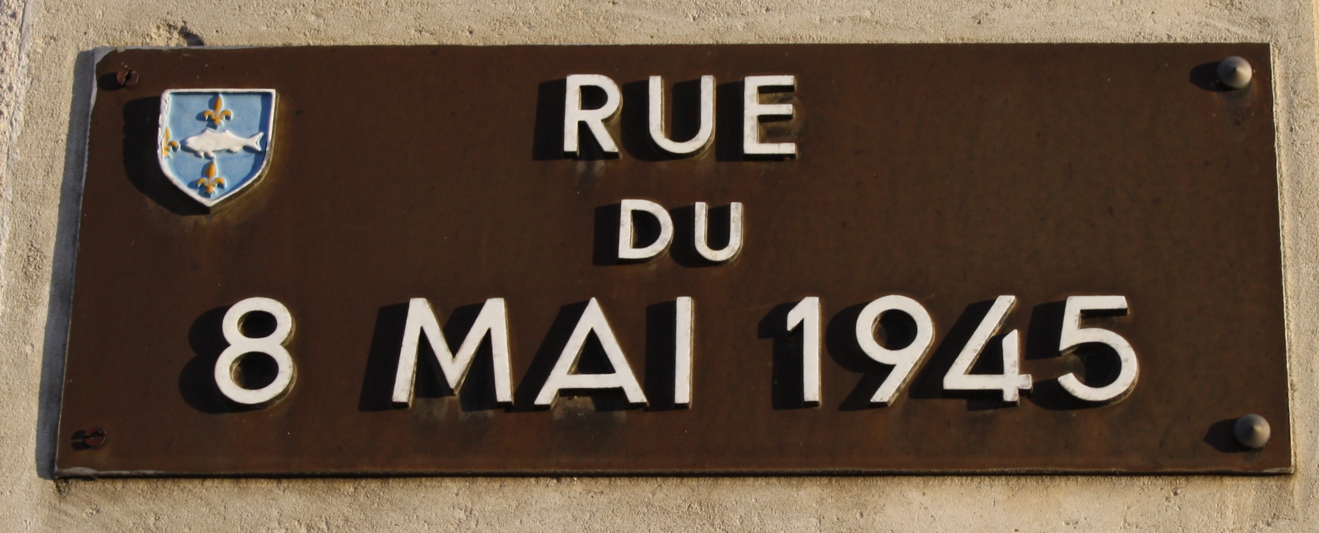 Straßenschild 8. Mai 1945