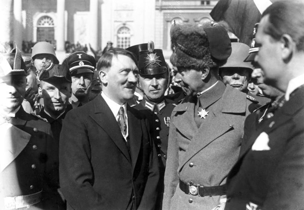 Adolf Hitler und Kronprinz Wilhelm im Jahr 1933 beim "Tag von Potsdam"