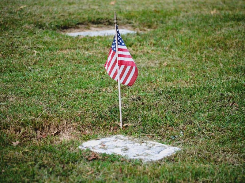 US-Flagge auf Friedhof