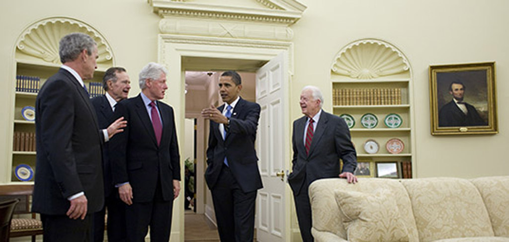 Die Bushs luden die Obamas ins Weiße Haus ein