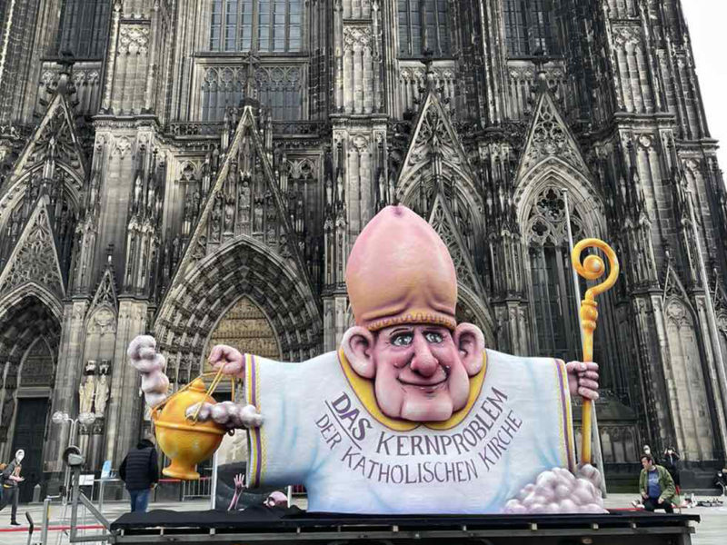 Kardinal Wölki als Karnevalsfigur