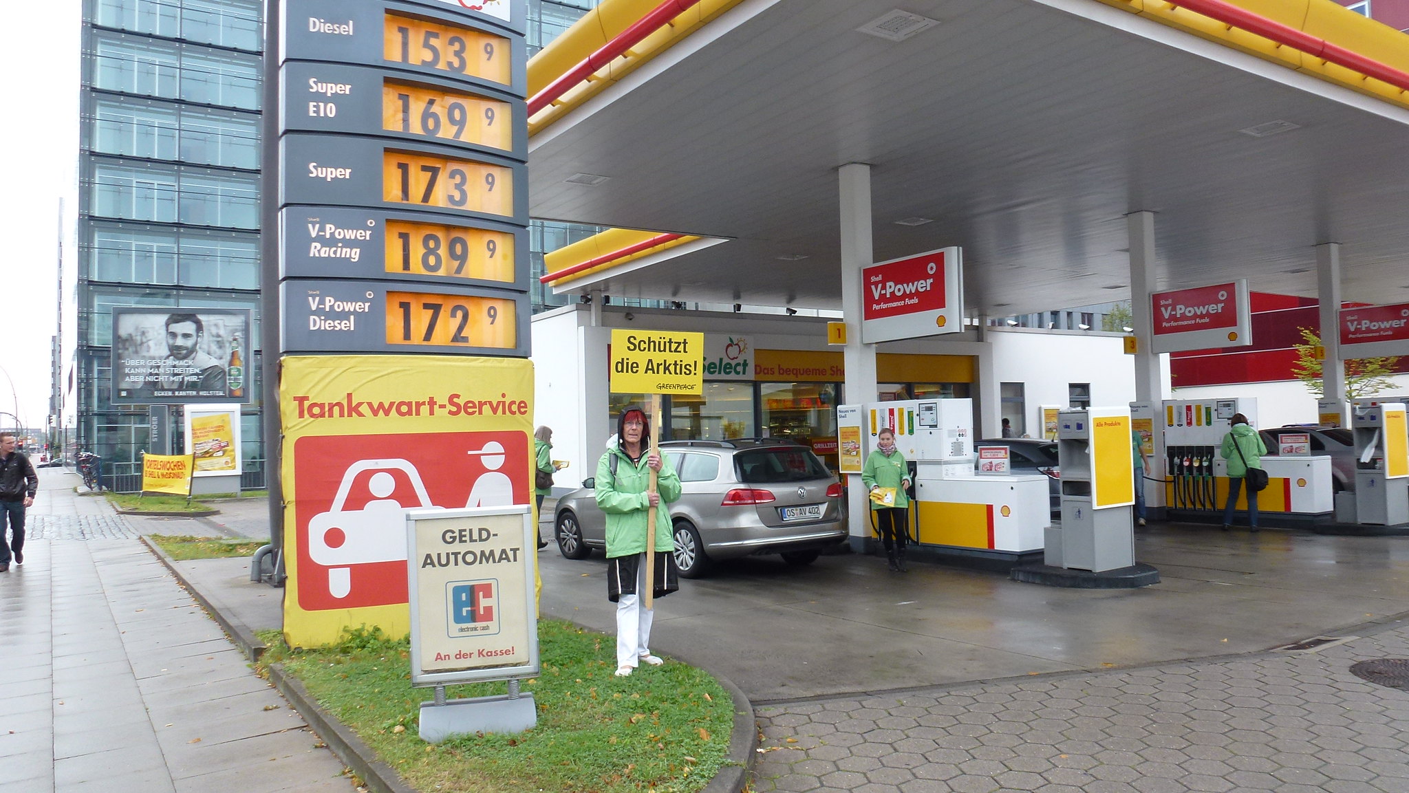 Beispiel für Benzin- und Dieselpreise 2012, Klimaprotest gegen Ölbohrungen in der Arktis