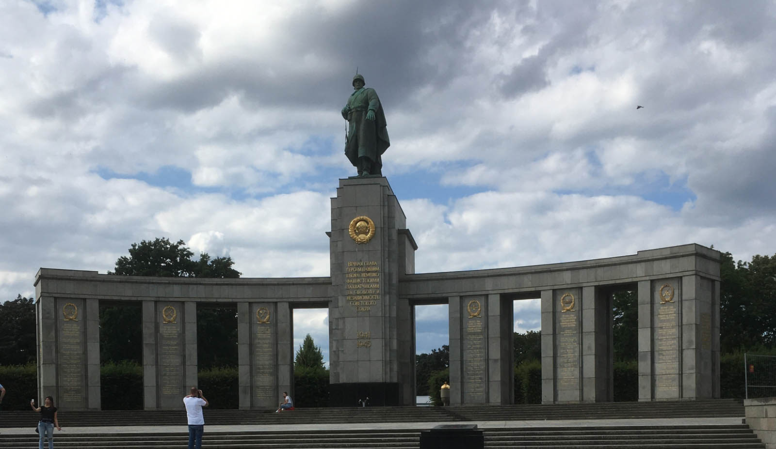 Ehrenmal für die im Kampf gegen Nazi-Deutschland gefallenen sowjetischen Soldaten, Berlin Tiergarten