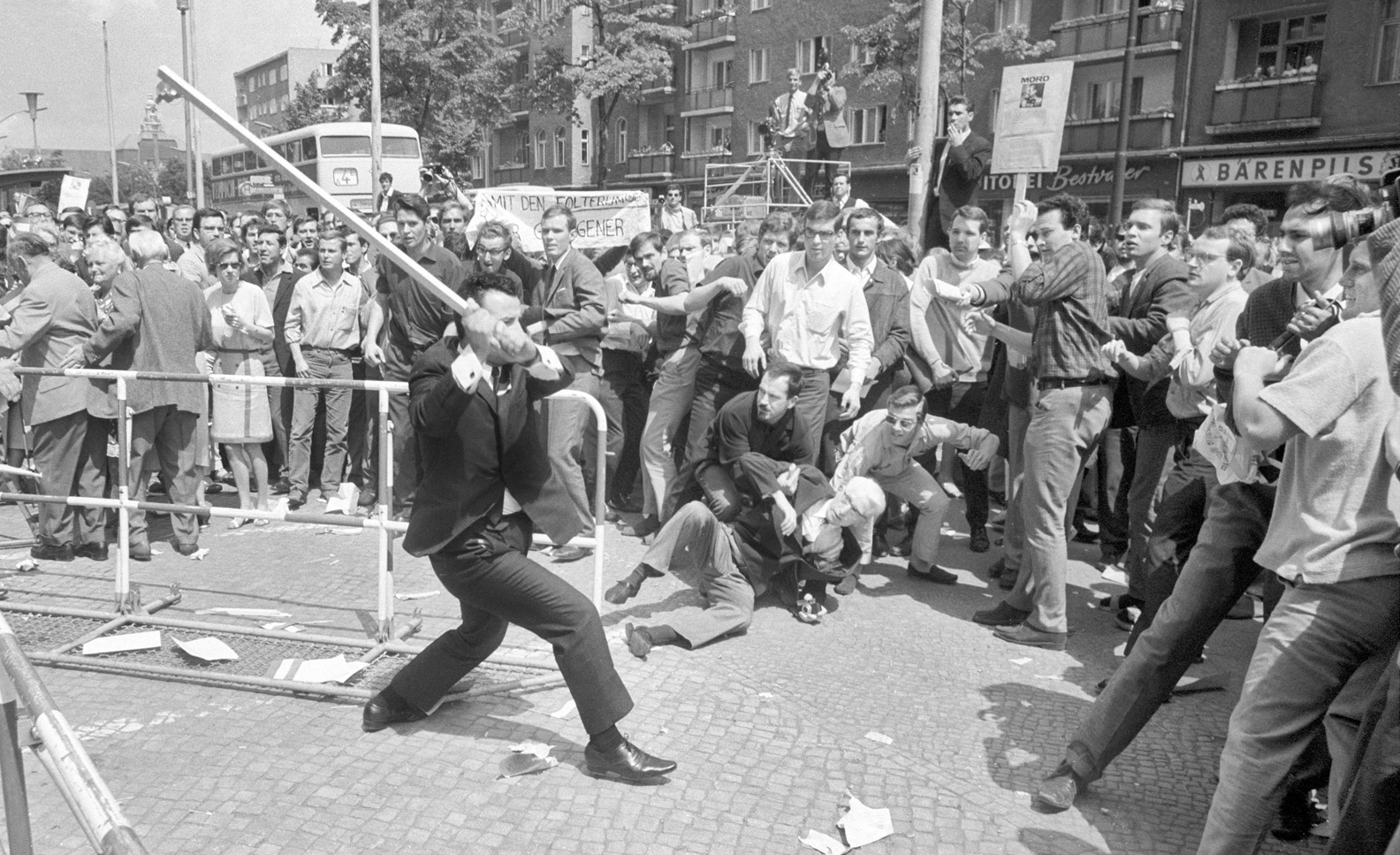 Gealt gegen Studenten und Protestierende beim Schahbesuch am 2. Juni 1967
