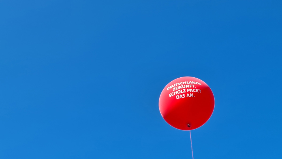 Himmel über Bochummit SPD-Wahlkampfballon