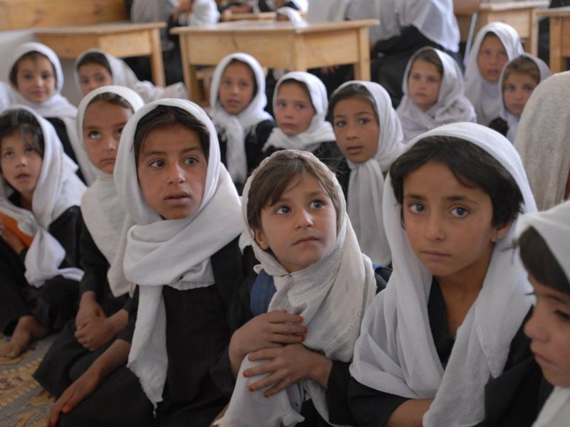 Mädchenklasse in einer Schule in Afghanistan
