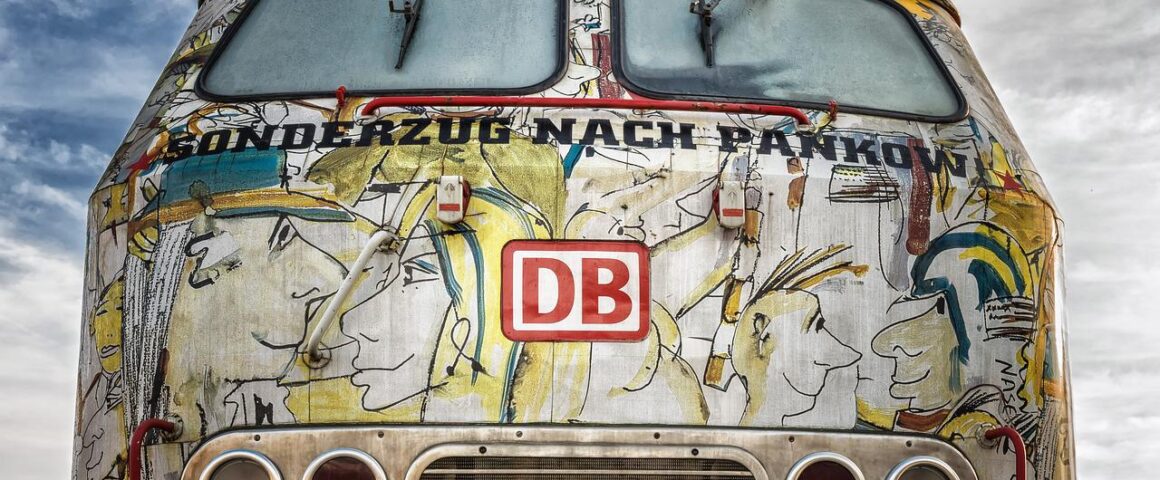 Lokomotive der DB mit Graffiti