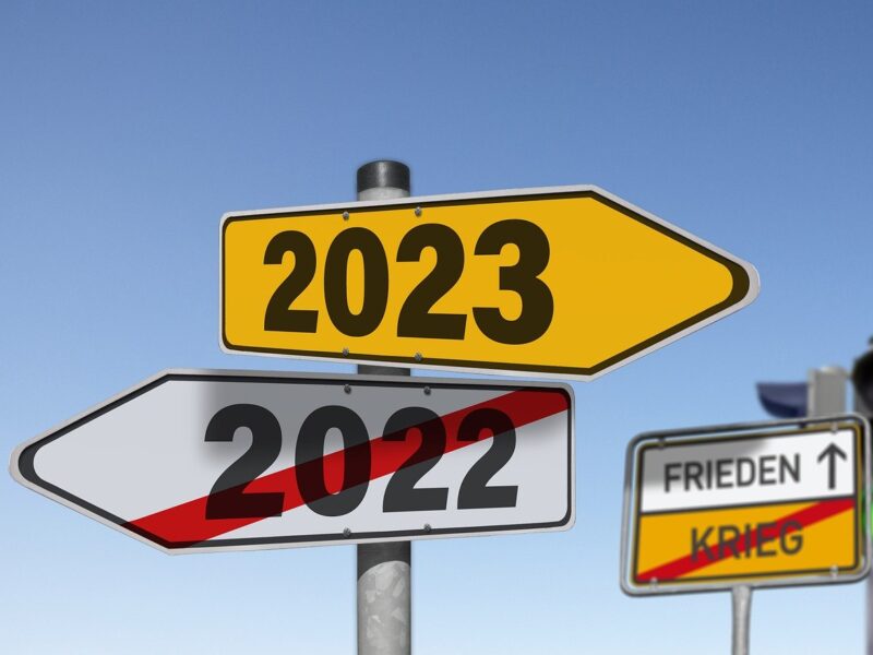 Symbolbild Jahr 2022 endet, 2023 beginnt