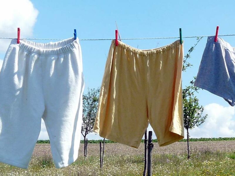 Unterhosen auf Wäscheleine