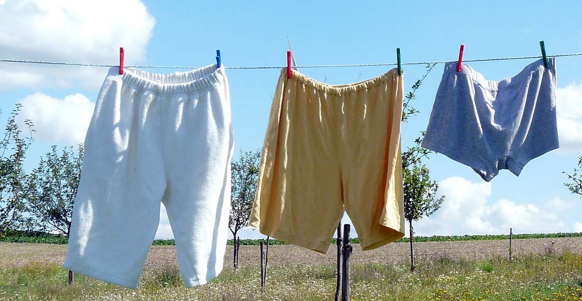 Unterhosen auf Wäscheleine