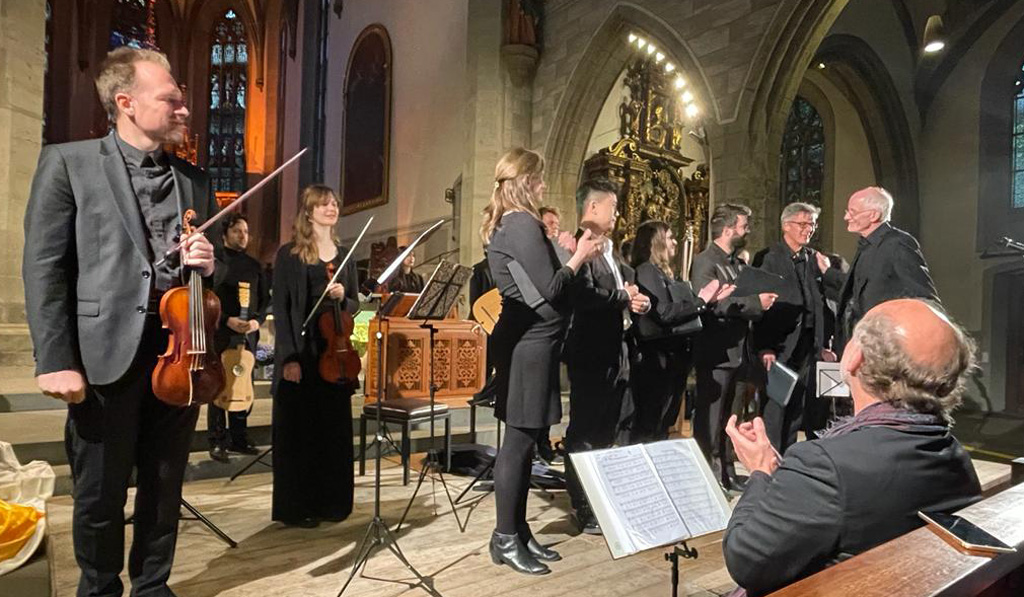 „Die Fülle des Wohllauts“ in verheerter deutscher Landschaft – Wie Grass mit Barockmusik verstörend eindringlich im Münster erklang.