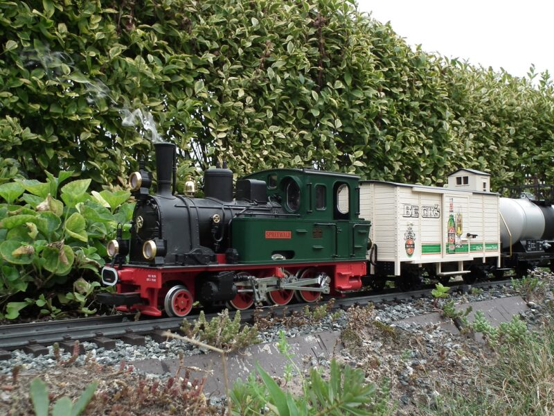 Güterzug mit Bremserhäuschen (Spielzeug-/Gartenbahn)