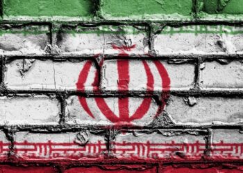 Mauer in den Farben der iranischen Flagge