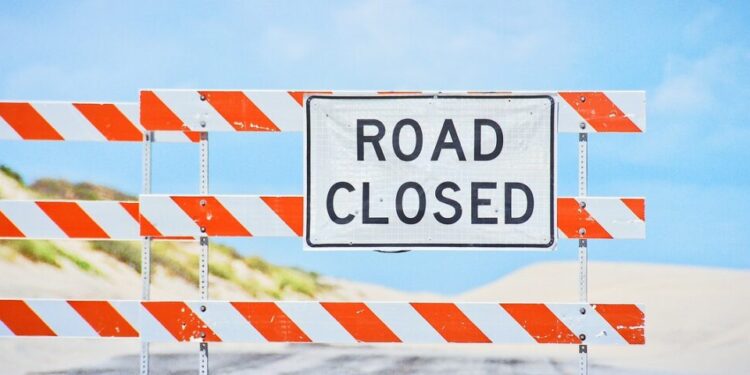 Straßenschild "road closed"