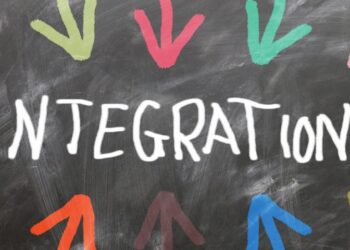 Tafel mit Aufschrift "Integration"