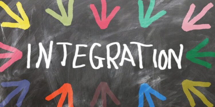 Tafel mit Aufschrift "Integration"