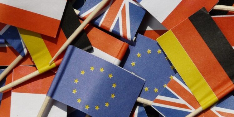 EU- und europäische Länderflaggen