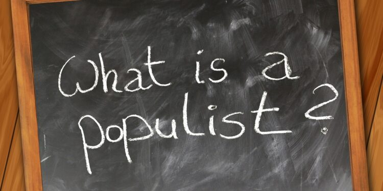 Tafel mit Aufschrift "Wha is a populist?"