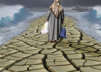 Person läuft über trockenen Boden in einem sich spaltenden Meer