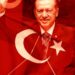Erdogan hinter Türkeiflagge