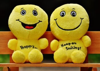 2 "Happy" Smilies als Stoffpuppen