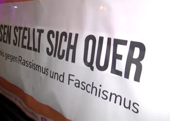 Banner "Essen stellt sich quer". Demonstration gegen rechtsextremistische AfD