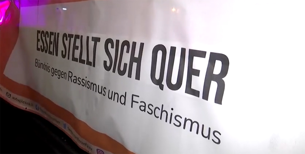 Banner "Essen stellt sich quer". Demonstration gegen rechtsextremistische AfD