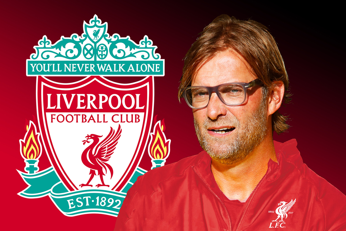 Jürgen Klopp mit Vereinswappen vom FC Liverpool