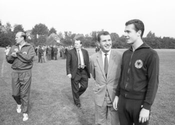 Franz-Beckenbauer mit Fritz Walter und Bundestrainer Helmut Schön, 1974