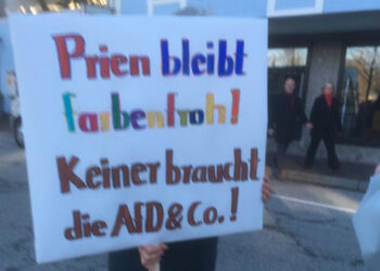 Plakat auf Anti-AfD-Demonstration in Prien, , Fotograf: Günther Freund