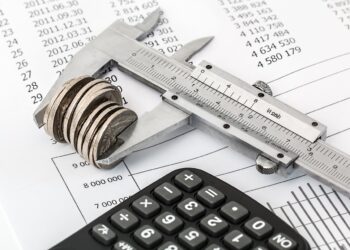 Symbolbild für Geld, Schulden, Sparen, Kalkulation