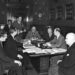 Erste Pen-Tagung in Hamburg 1949. V.r.n.l. um den Tisch sitzend: Prof. [Herbert] Friedmann - Dolf Sternberger - Axel Eggebrecht - Herbert Eulenberg - Hermann Kasack - Rudolf Schneider-Schelde (stehend) - Erich Kästner - Hans Henny Jahnn und Ernst Penzoldt