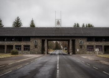 Einfahrt zur ehemaligen Nazi-Ordensburg Vogelsang