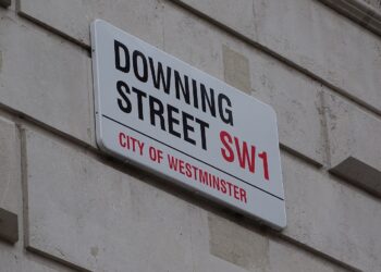 Straßenschild Downing Street