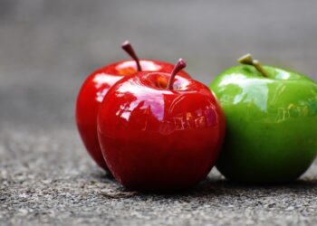 Rote und grüne Äpfel