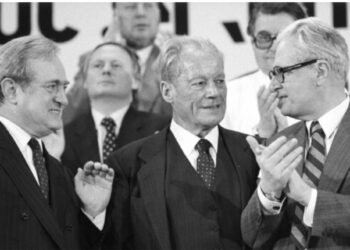 Willy Brandt mit Johannes Rau und Hans-Jochen Vogel