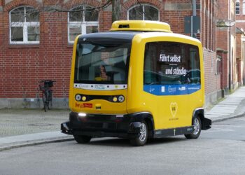 Selbstfahrender Minibus