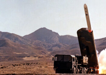 Landgestützter Marschflugkörper beim Abschuss