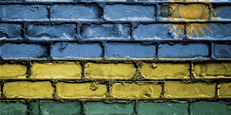 Mauer in den Farben der Ruanda-Flagge