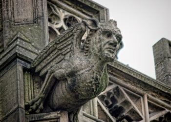 Dämon als Wasserspeier einer Kathedrale