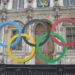 Olympische Ringe vor dem Pariser Rathaus