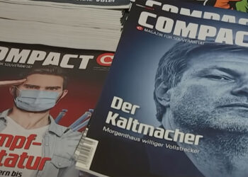 Compact-Magazin Titelseiten mit Headlines "Impfdiktatur" und "Der Kaltmacher"