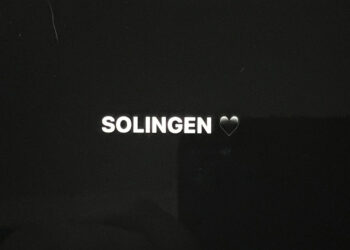 Schriftzug Solingen mit einem schwarzen Herz als Ausdruck der Trauer