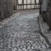 Gasse mit Kopfsteinpflaster in Thüringen