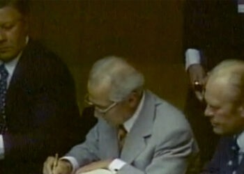 Unterzeichnung der Schlussakte der KSZE Verträge in Helsinki 1975, Helmut Schmidt, Erich Honecker, Gerald Ford