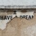 Kaum leserliche Aufschrift auf Hauswand "I have a dream".